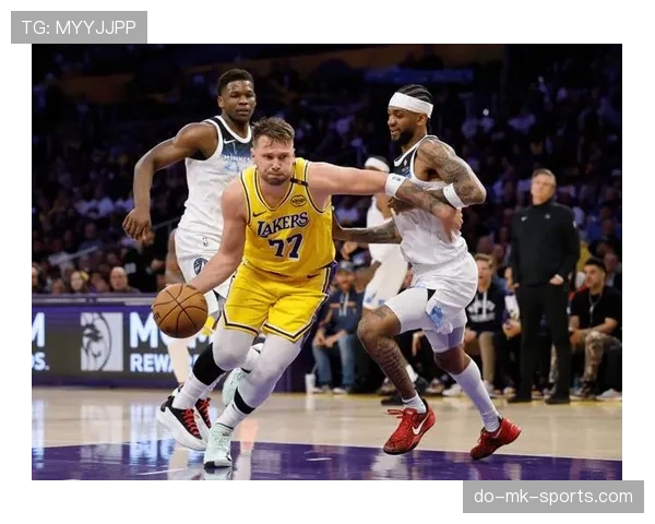 东契奇突破拉开差距，关键时刻投篮效率超越同阵容后卫